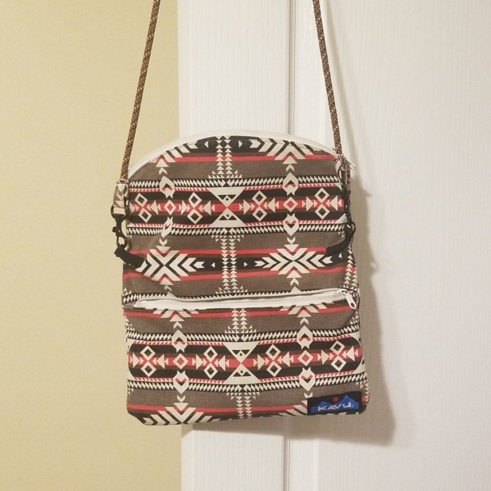 Super cute 2 pocket kavu bag